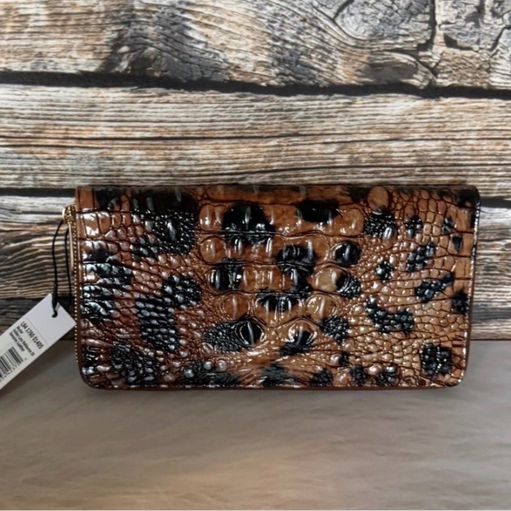 Brahmin Skyler GOLDEN LYNX Wallet Wristlet Clutch Passport Leopard NWT - Picture 2 of 11